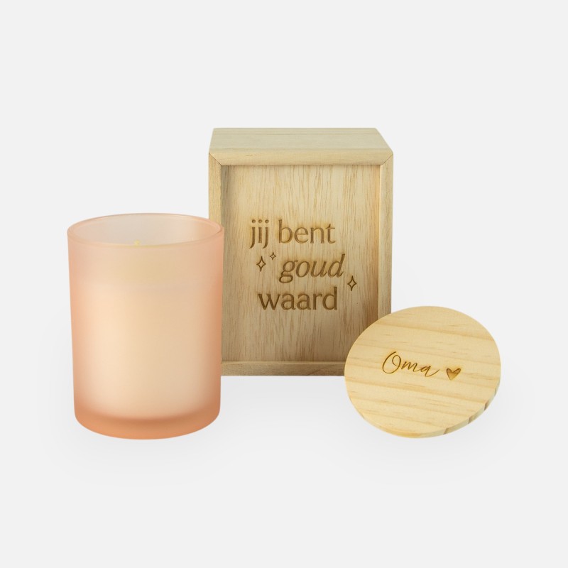 Coffret cadeau en bois avec couvercle coulissant et bougie parfumée blush - 'Jij bent goud waard' / 'Oma'
