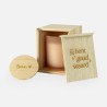 Coffret cadeau en bois avec couvercle coulissant et bougie parfumée blush - 'Jij bent goud waard' / 'Oma'